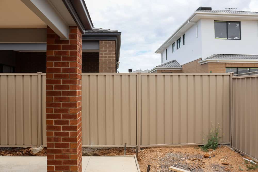What Are My Rights When My Neighbor Owns the Wall I Want to Paint Blackburn?